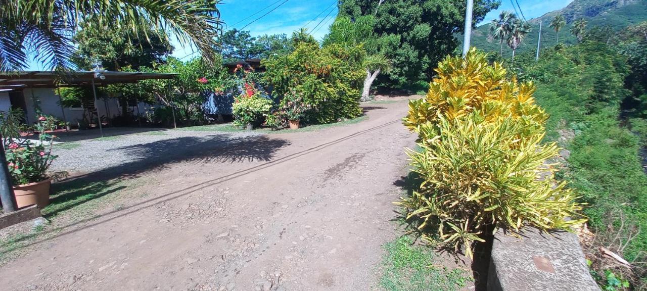 Pension Toka Eva Nuku Hiva Extérieur photo